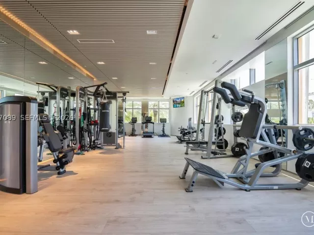 2-bedroom condo for sale in Miami Beach - 1455 Ocean Dr 904 - MondialRealty