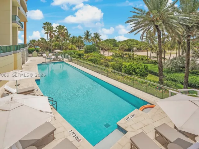2-bedroom condo for sale in Miami Beach - 1455 Ocean Dr 904 - MondialRealty