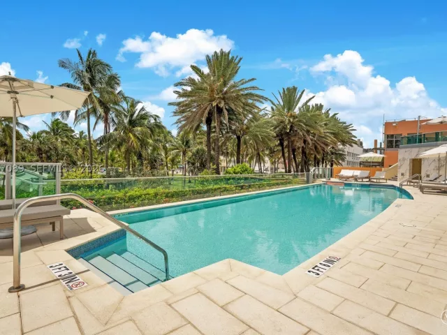 2-bedroom condo for sale in Miami Beach - 1455 Ocean Dr 904 - MondialRealty