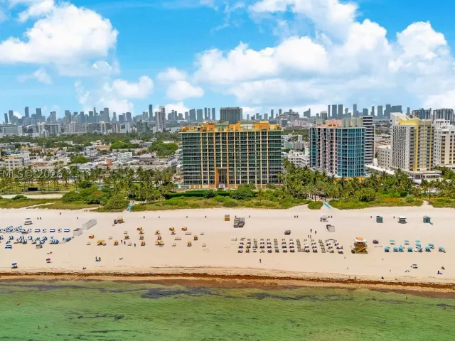 2-bedroom condo for sale in Miami Beach - 1455 Ocean Dr 904 - MondialRealty