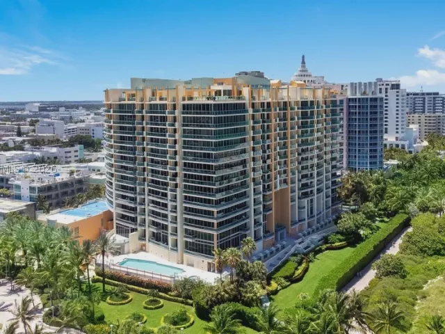 2-bedroom condo for sale in Miami Beach - 1455 Ocean Dr 904 - MondialRealty
