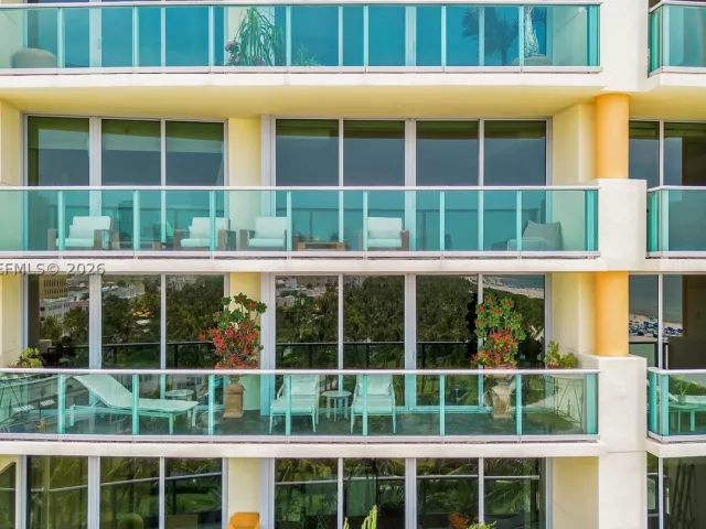 2-bedroom condo for sale in Miami Beach - 1455 Ocean Dr 904 - MondialRealty