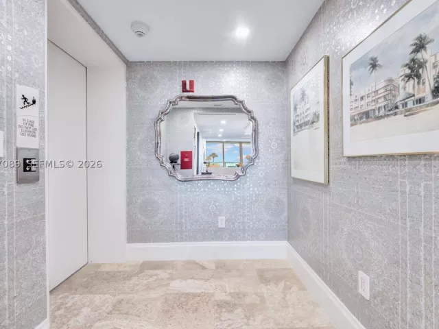 2-bedroom condo for sale in Miami Beach - 1455 Ocean Dr 904 - MondialRealty