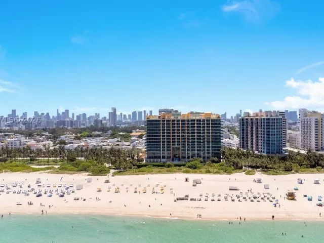2-bedroom condo for sale in Miami Beach - 1455 Ocean Dr 904 - MondialRealty