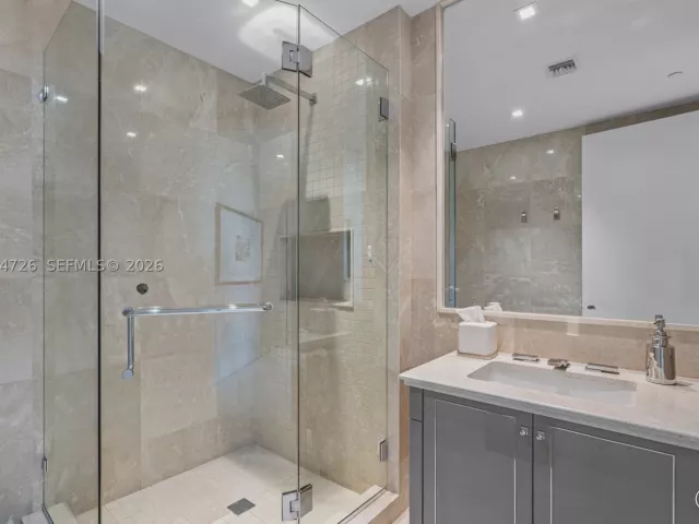 4-bedroom condo for rent in Surfside - 9349 Collins Ave 605 - MondialRealty