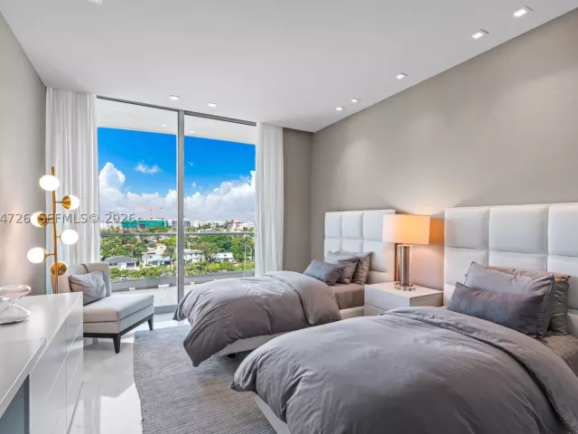 4-bedroom condo for rent in Surfside - 9349 Collins Ave 605 - MondialRealty