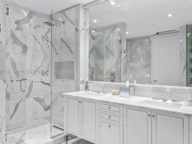4-bedroom condo for rent in Surfside - 9349 Collins Ave 605 - MondialRealty