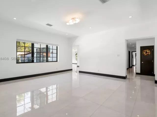 4-bedroom home for rent in Coral Gables - 519 Alhambra Cir - MondialRealty