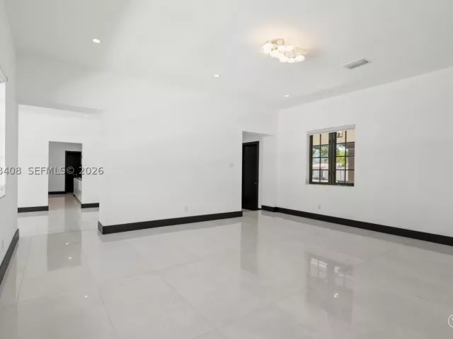 4-bedroom home for rent in Coral Gables - 519 Alhambra Cir - MondialRealty