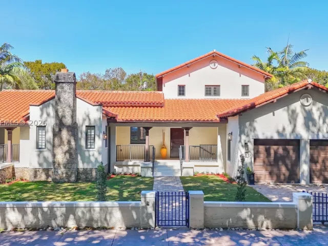 4-bedroom home for rent in Coral Gables - 519 Alhambra Cir - MondialRealty