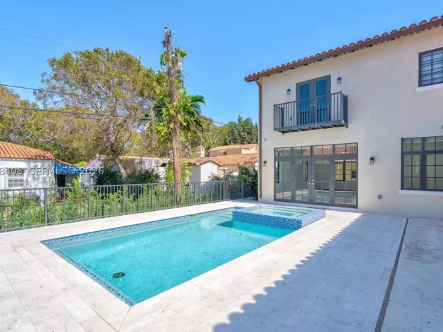 4-bedroom home for rent in Coral Gables - 519 Alhambra Cir - MondialRealty