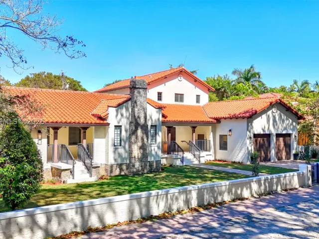 4-bedroom home for rent in Coral Gables - 519 Alhambra Cir - MondialRealty