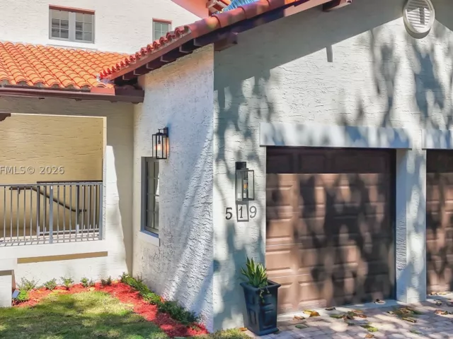 4-bedroom home for rent in Coral Gables - 519 Alhambra Cir - MondialRealty