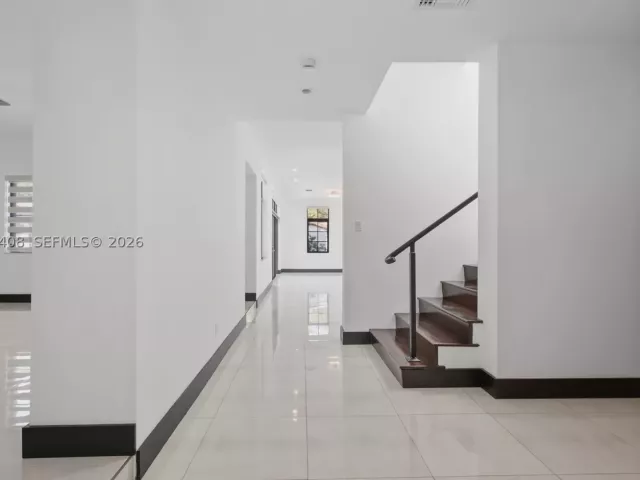 4-bedroom home for rent in Coral Gables - 519 Alhambra Cir - MondialRealty