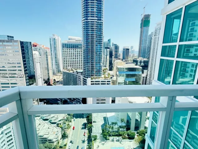 2-bedroom condo for rent in Miami - 950 Brickell Bay Dr 3411 - MondialRealty