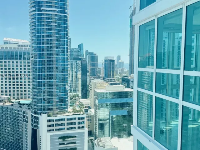 2-bedroom condo for rent in Miami - 950 Brickell Bay Dr 3411 - MondialRealty