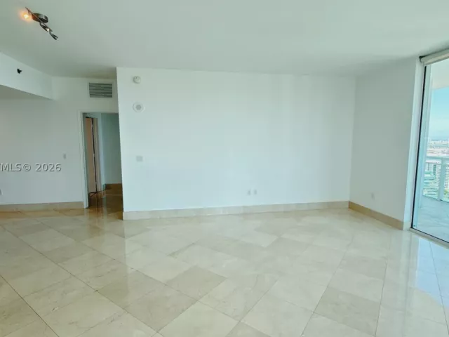 2-bedroom condo for rent in Miami - 950 Brickell Bay Dr 3411 - MondialRealty