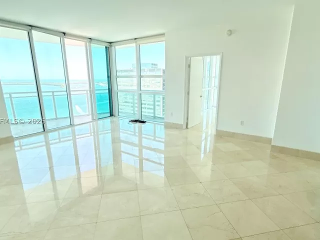 2-bedroom condo for rent in Miami - 950 Brickell Bay Dr 3411 - MondialRealty