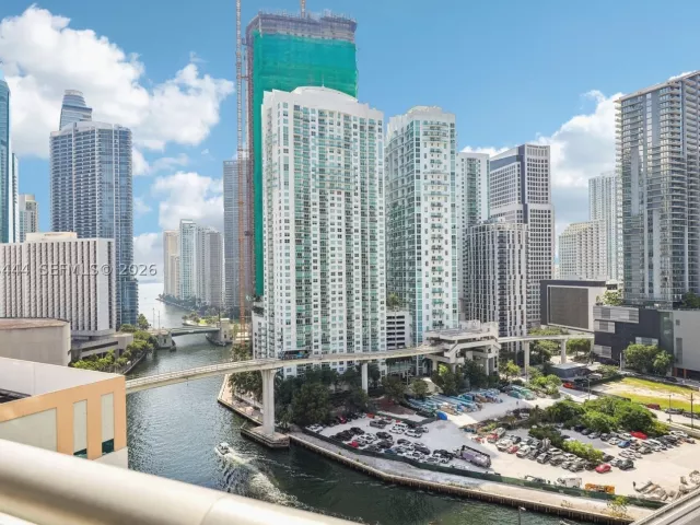 3-bedroom condo for rent in Miami - 350 S Miami Ave 1902 - MondialRealty