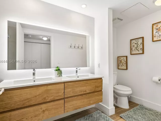 3-bedroom condo for rent in Miami - 350 S Miami Ave 1902 - MondialRealty