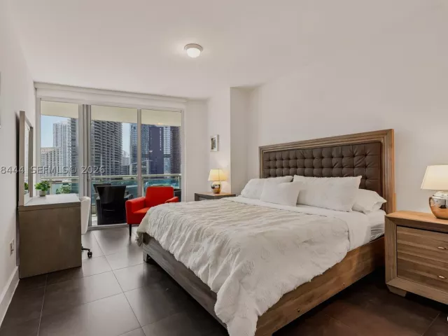 3-bedroom condo for rent in Miami - 350 S Miami Ave 1902 - MondialRealty
