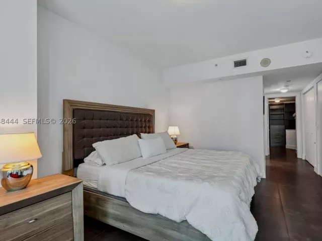 3-bedroom condo for rent in Miami - 350 S Miami Ave 1902 - MondialRealty
