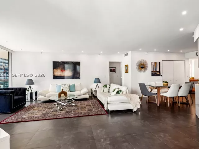 3-bedroom condo for rent in Miami - 350 S Miami Ave 1902 - MondialRealty