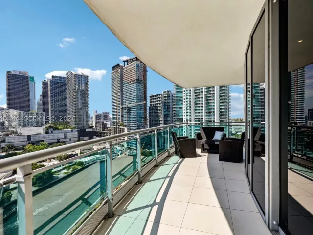 3-bedroom condo for rent in Miami - 350 S Miami Ave 1902 - MondialRealty