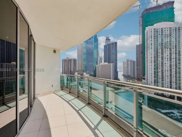 3-bedroom condo for rent in Miami - 350 S Miami Ave 1902 - MondialRealty