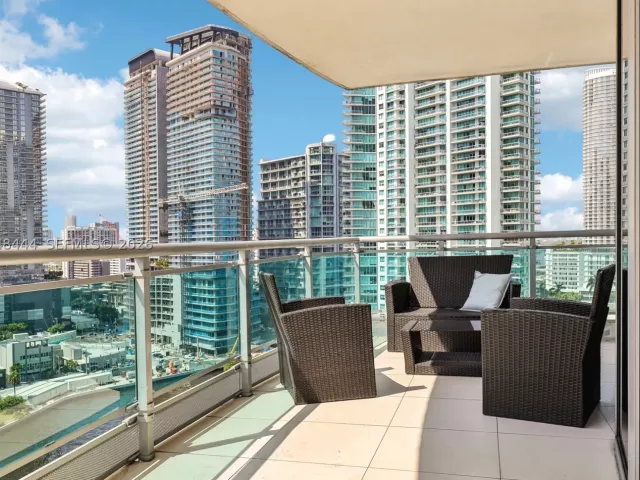 3-bedroom condo for rent in Miami - 350 S Miami Ave 1902 - MondialRealty