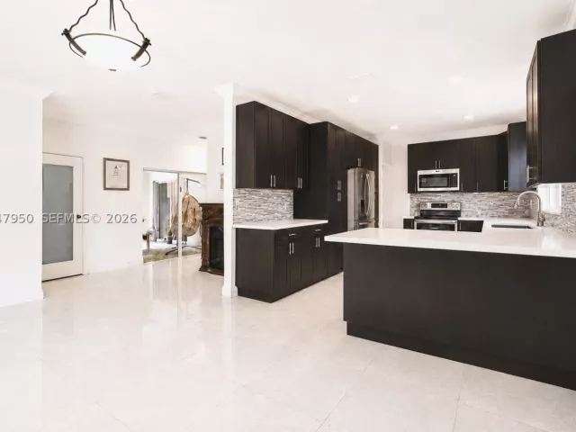 5-bedroom home for sale in Homestead - 1351 NE 41st Pl - MondialRealty
