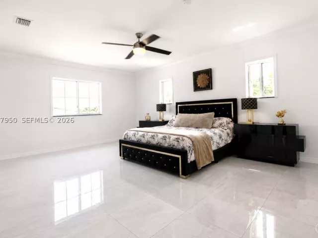 5-bedroom home for sale in Homestead - 1351 NE 41st Pl - MondialRealty
