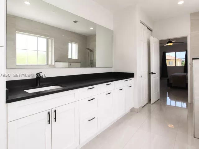 5-bedroom home for sale in Homestead - 1351 NE 41st Pl - MondialRealty