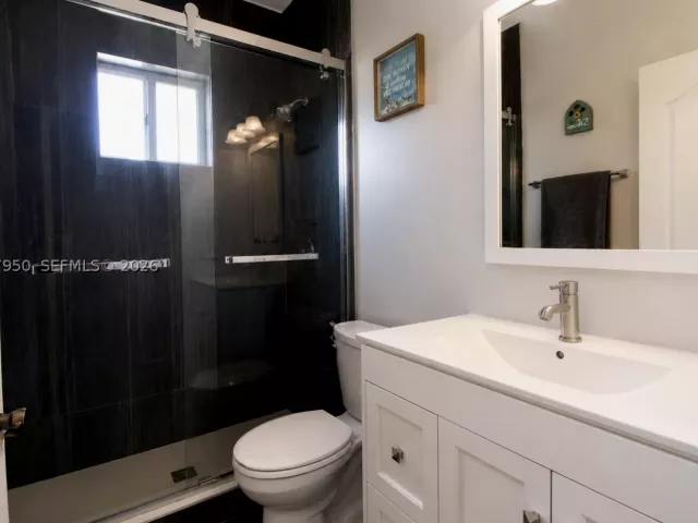 5-bedroom home for sale in Homestead - 1351 NE 41st Pl - MondialRealty