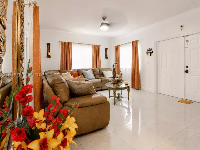 5-bedroom home for sale in Homestead - 1351 NE 41st Pl - MondialRealty