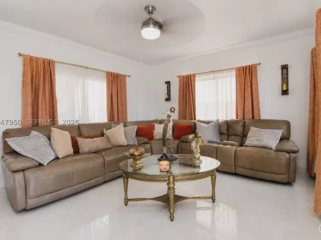 5-bedroom home for sale in Homestead - 1351 NE 41st Pl - MondialRealty