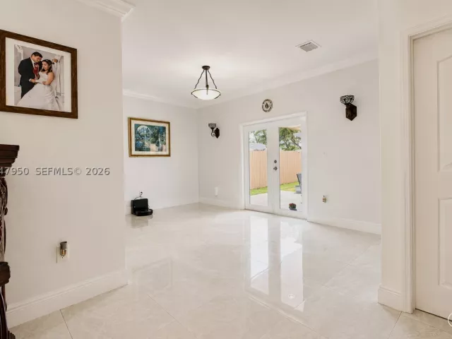 5-bedroom home for sale in Homestead - 1351 NE 41st Pl - MondialRealty