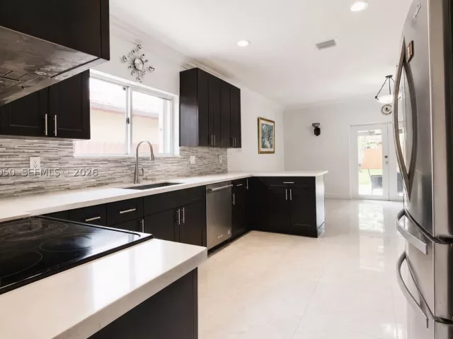 5-bedroom home for sale in Homestead - 1351 NE 41st Pl - MondialRealty