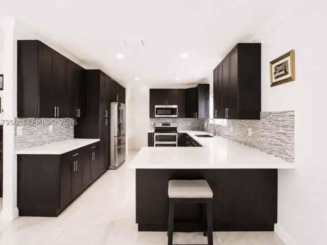 5-bedroom home for sale in Homestead - 1351 NE 41st Pl - MondialRealty