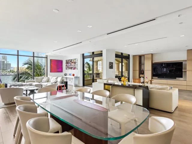 3-bedroom condo for sale in Miami Beach - 7042 Fisher Island Dr 7042 - MondialRealty