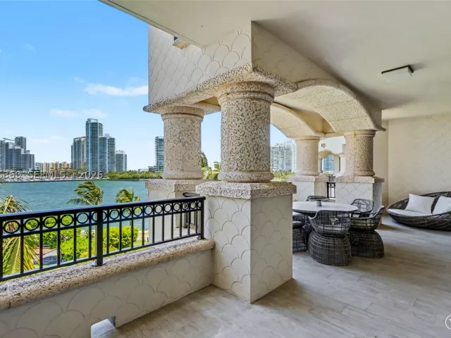3-bedroom condo for sale in Miami Beach - 7042 Fisher Island Dr 7042 - MondialRealty