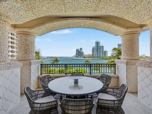 3-bedroom condo for sale in Miami Beach - 7042 Fisher Island Dr 7042 - MondialRealty