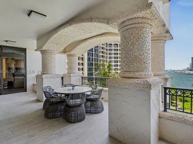 3-bedroom condo for sale in Miami Beach - 7042 Fisher Island Dr 7042 - MondialRealty