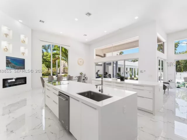 6-bedroom home for rent in Boca Raton - 2673 NW 64th Blvd - MondialRealty