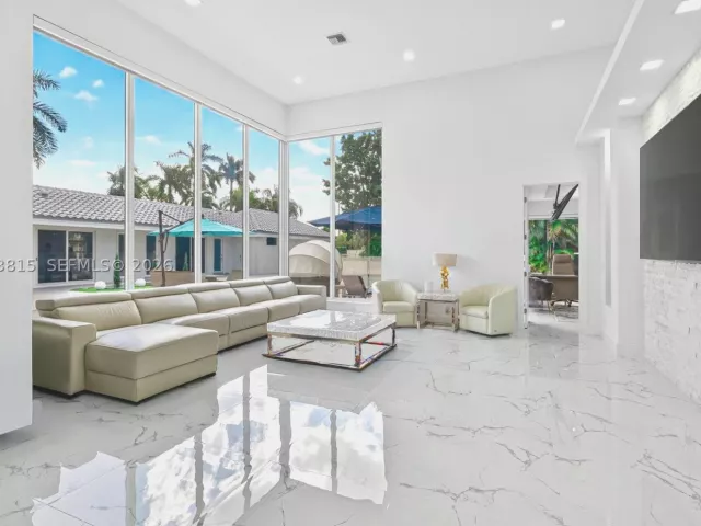 6-bedroom home for rent in Boca Raton - 2673 NW 64th Blvd - MondialRealty