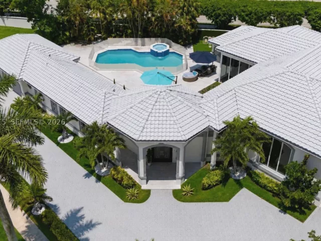 6-bedroom home for rent in Boca Raton - 2673 NW 64th Blvd - MondialRealty