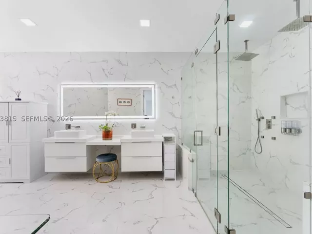 6-bedroom home for rent in Boca Raton - 2673 NW 64th Blvd - MondialRealty