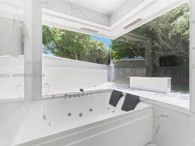 6-bedroom home for rent in Boca Raton - 2673 NW 64th Blvd - MondialRealty