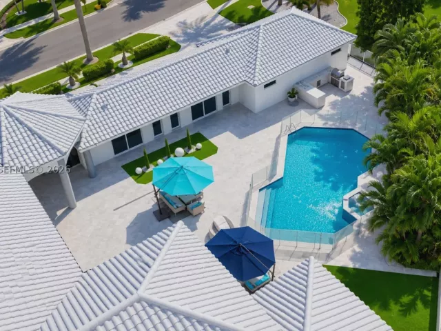 6-bedroom home for rent in Boca Raton - 2673 NW 64th Blvd - MondialRealty