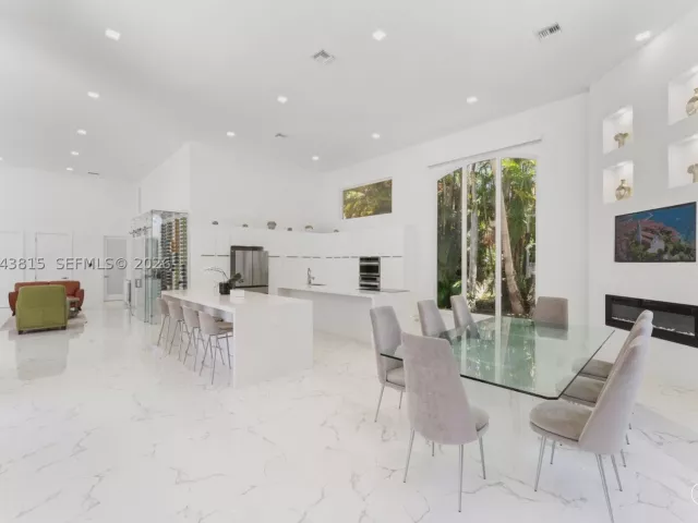 6-bedroom home for rent in Boca Raton - 2673 NW 64th Blvd - MondialRealty